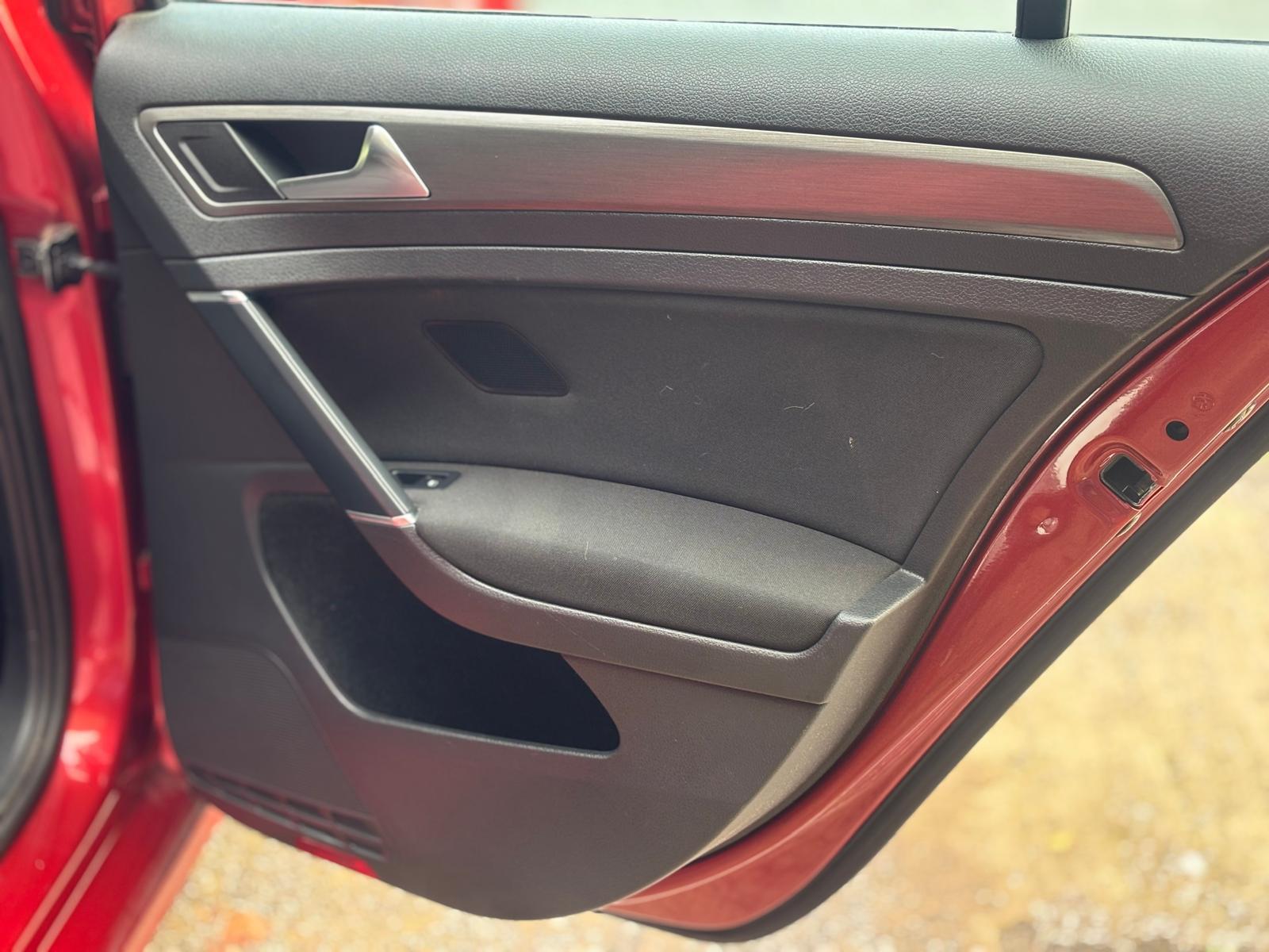 Volkswagen Golf 1.6 TDI BlueMotion Tech SE Hatchback 5dr Diesel DSG Euro 5 (s/s) (105 ps)