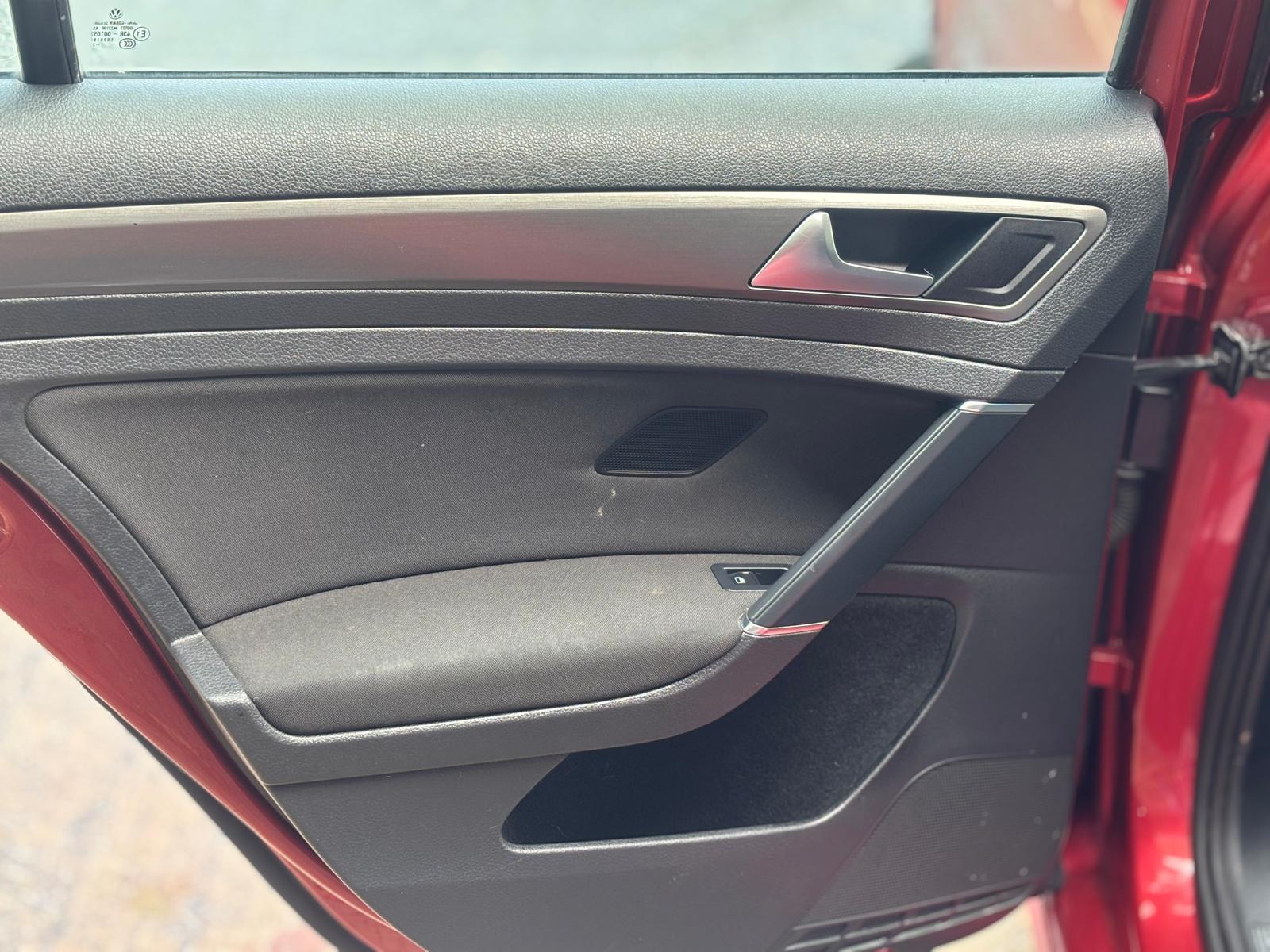 Volkswagen Golf 1.6 TDI BlueMotion Tech SE Hatchback 5dr Diesel DSG Euro 5 (s/s) (105 ps)