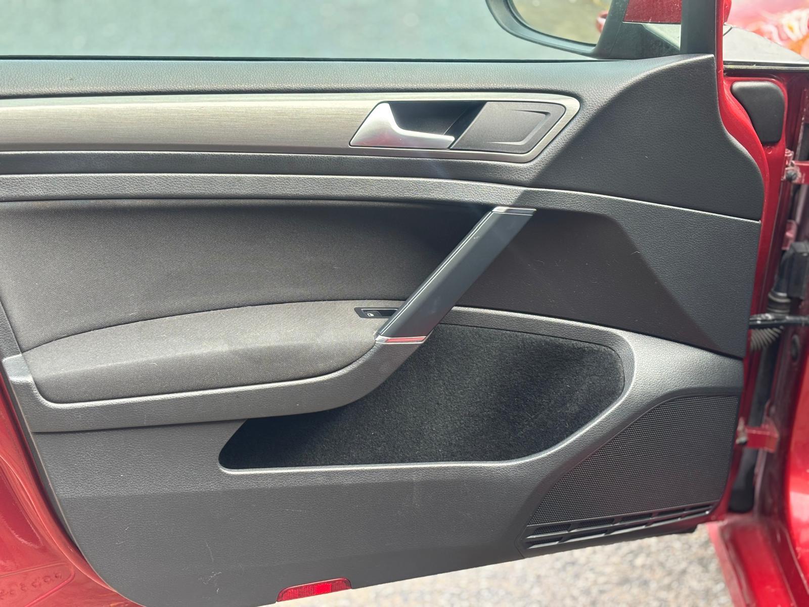 Volkswagen Golf 1.6 TDI BlueMotion Tech SE Hatchback 5dr Diesel DSG Euro 5 (s/s) (105 ps)