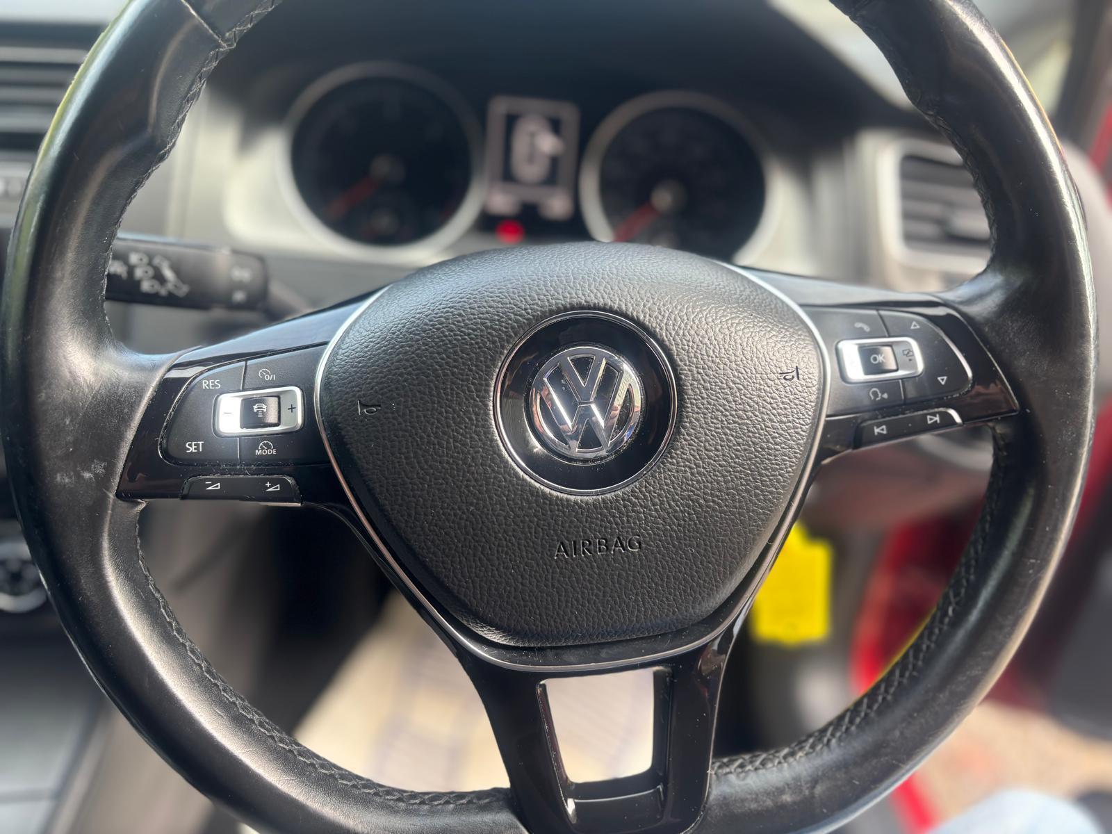 Volkswagen Golf 1.6 TDI BlueMotion Tech SE Hatchback 5dr Diesel DSG Euro 5 (s/s) (105 ps)