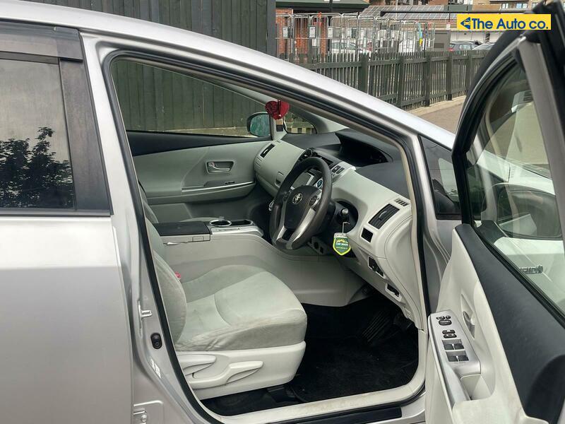 Toyota Prius 1.8 VVT-h T Spirit Hatchback 5dr Petrol Hybrid CVT Euro 5 (s/s) (136 ps)