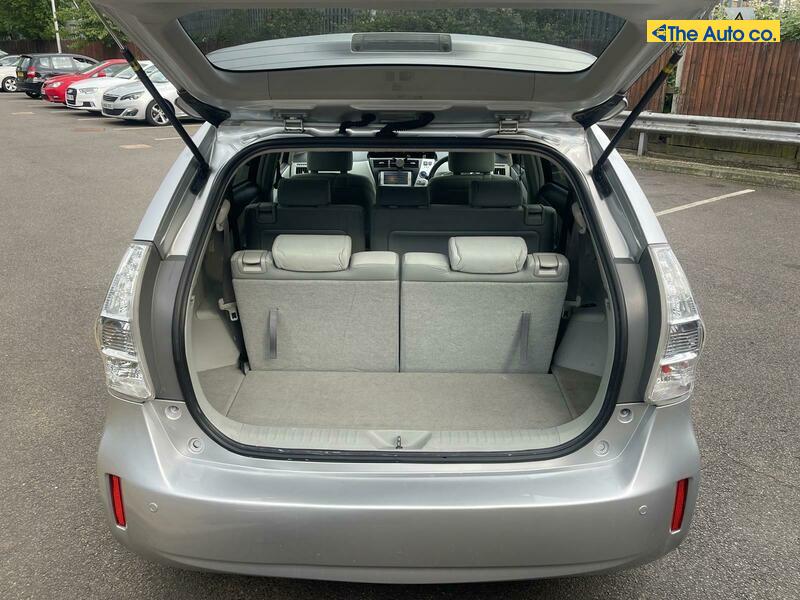 Toyota Prius 1.8 VVT-h T Spirit Hatchback 5dr Petrol Hybrid CVT Euro 5 (s/s) (136 ps)