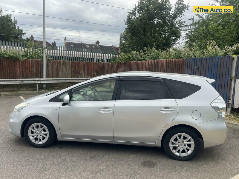 Toyota Prius 1.8 VVT-h T Spirit Hatchback 5dr Petrol Hybrid CVT Euro 5 (s/s) (136 ps)