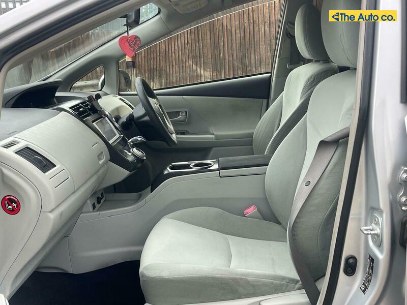 Toyota Prius 1.8 VVT-h T Spirit Hatchback 5dr Petrol Hybrid CVT Euro 5 (s/s) (136 ps)