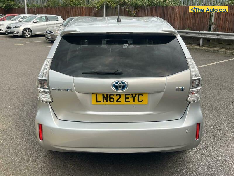 Toyota Prius 1.8 VVT-h T Spirit Hatchback 5dr Petrol Hybrid CVT Euro 5 (s/s) (136 ps)