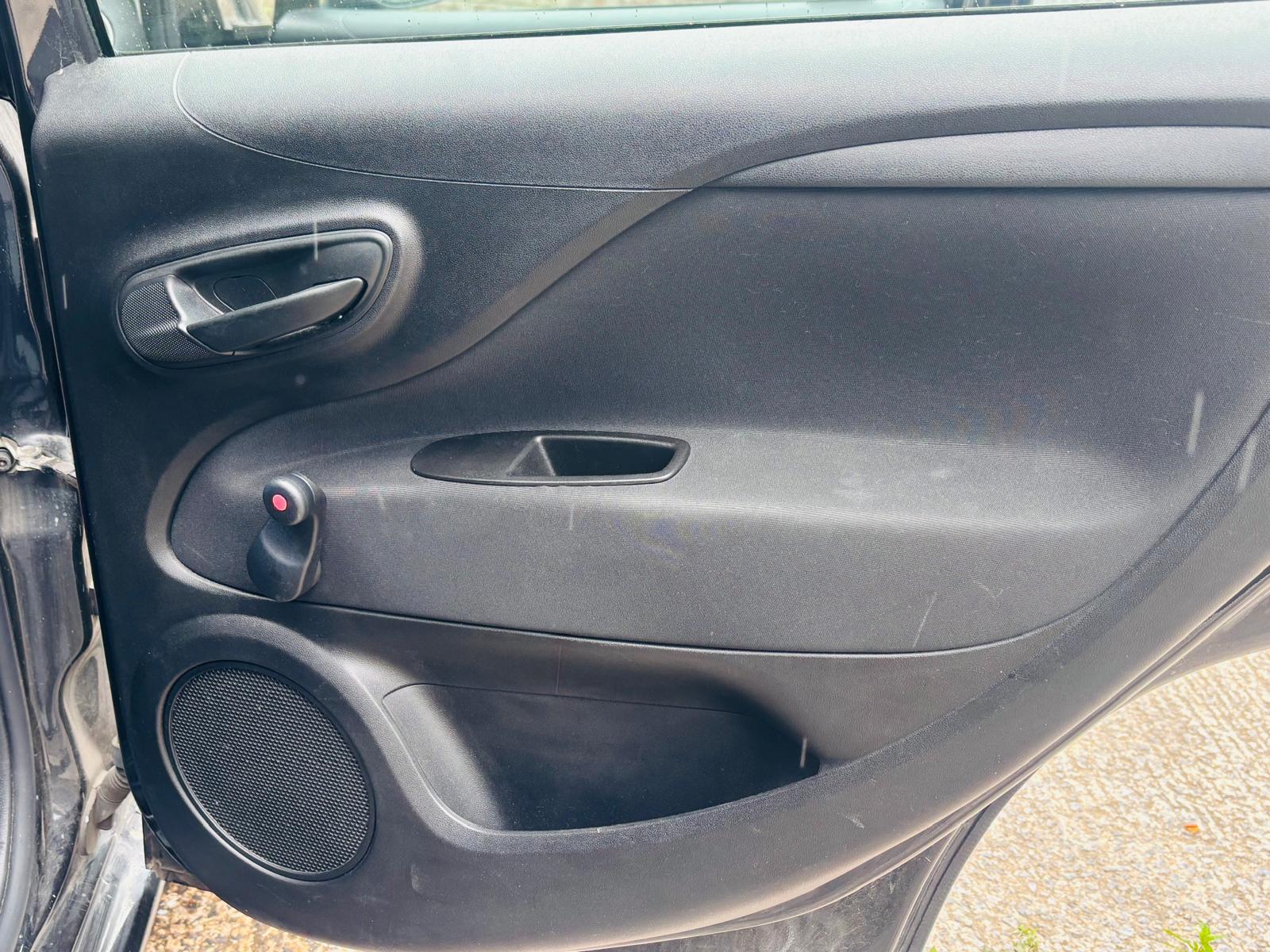 Fiat Punto 1.2 Pop Hatchback 5dr Petrol Euro 6 (69 bhp)